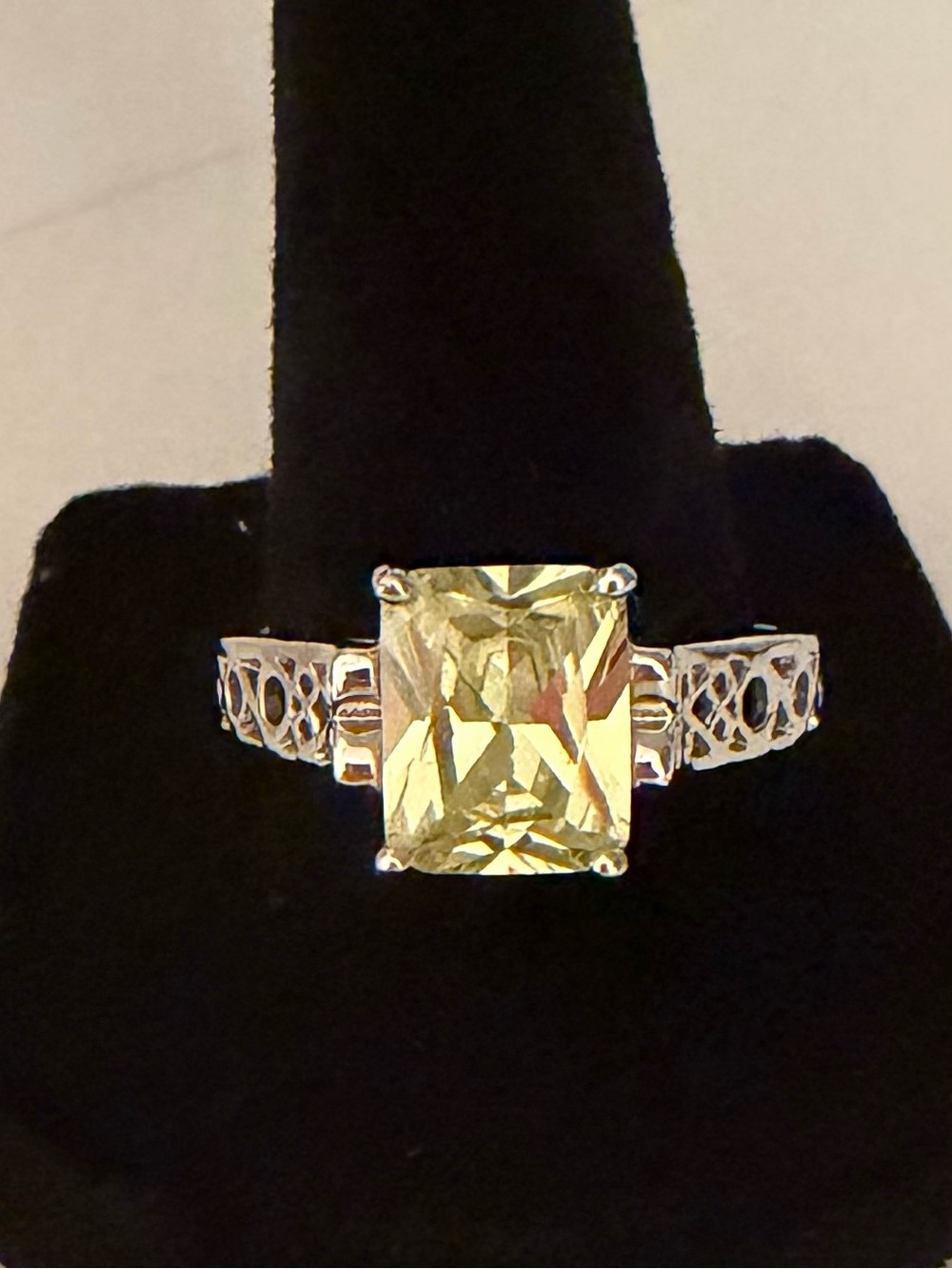Lia Sophia Appletini Ring